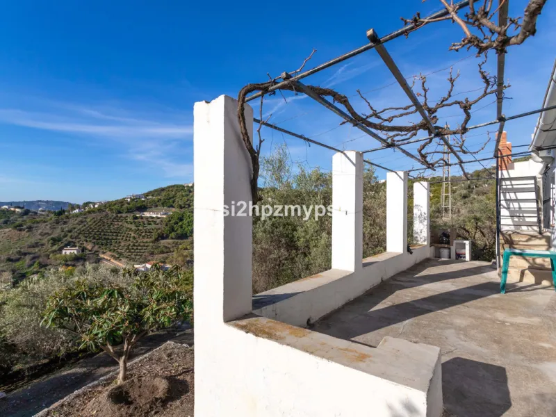 Finca outside Frigiliana with fruit trees Welcome to this finca located within walking distance to Frigiliana with fantastic views and lots of fruit trees!