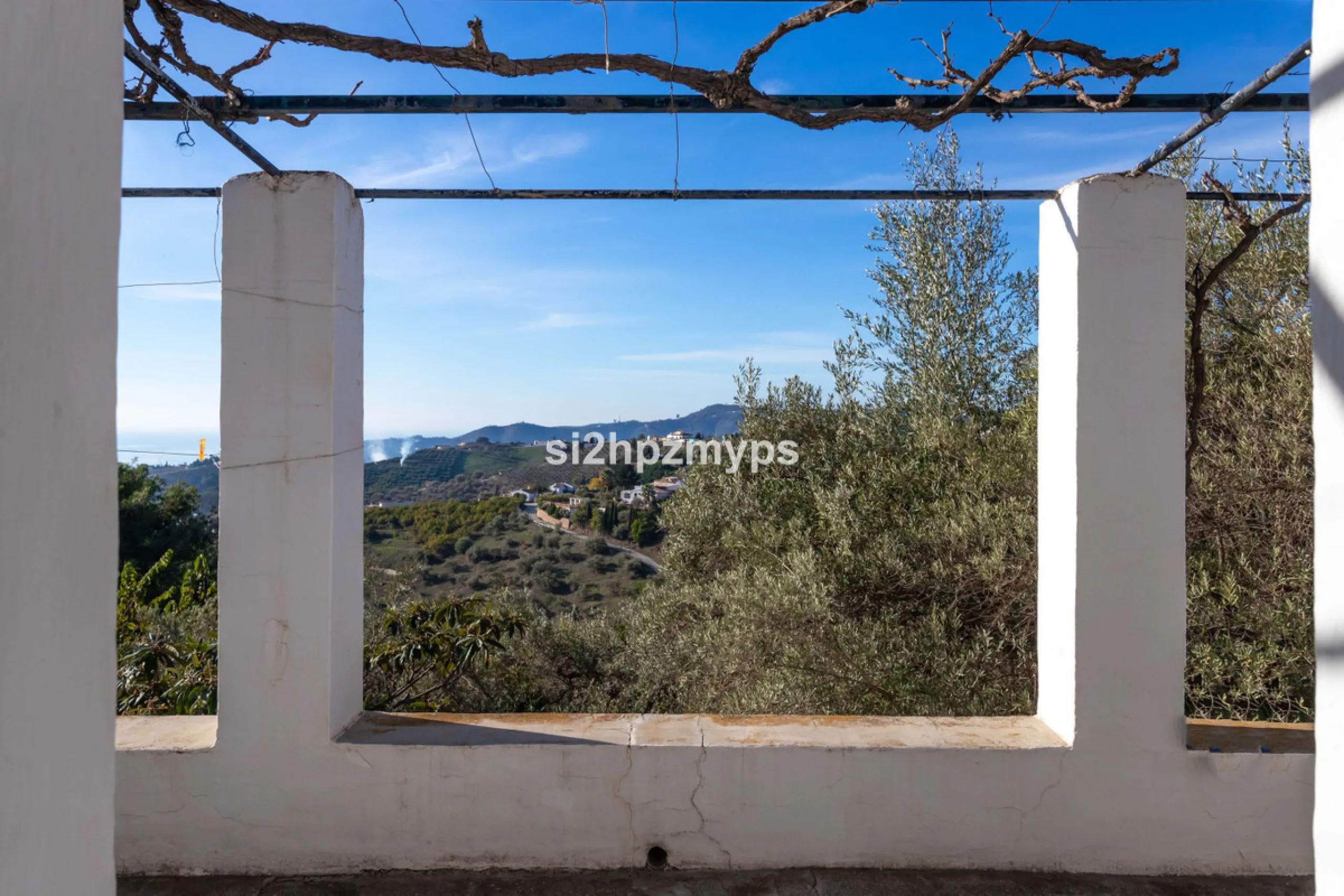 House - Detached Villa в продаже в Frigiliana, Málaga. В доме 1 спален и 1 ванных комнат. Площадь дома 48 м². Площадь участка 8980 м²