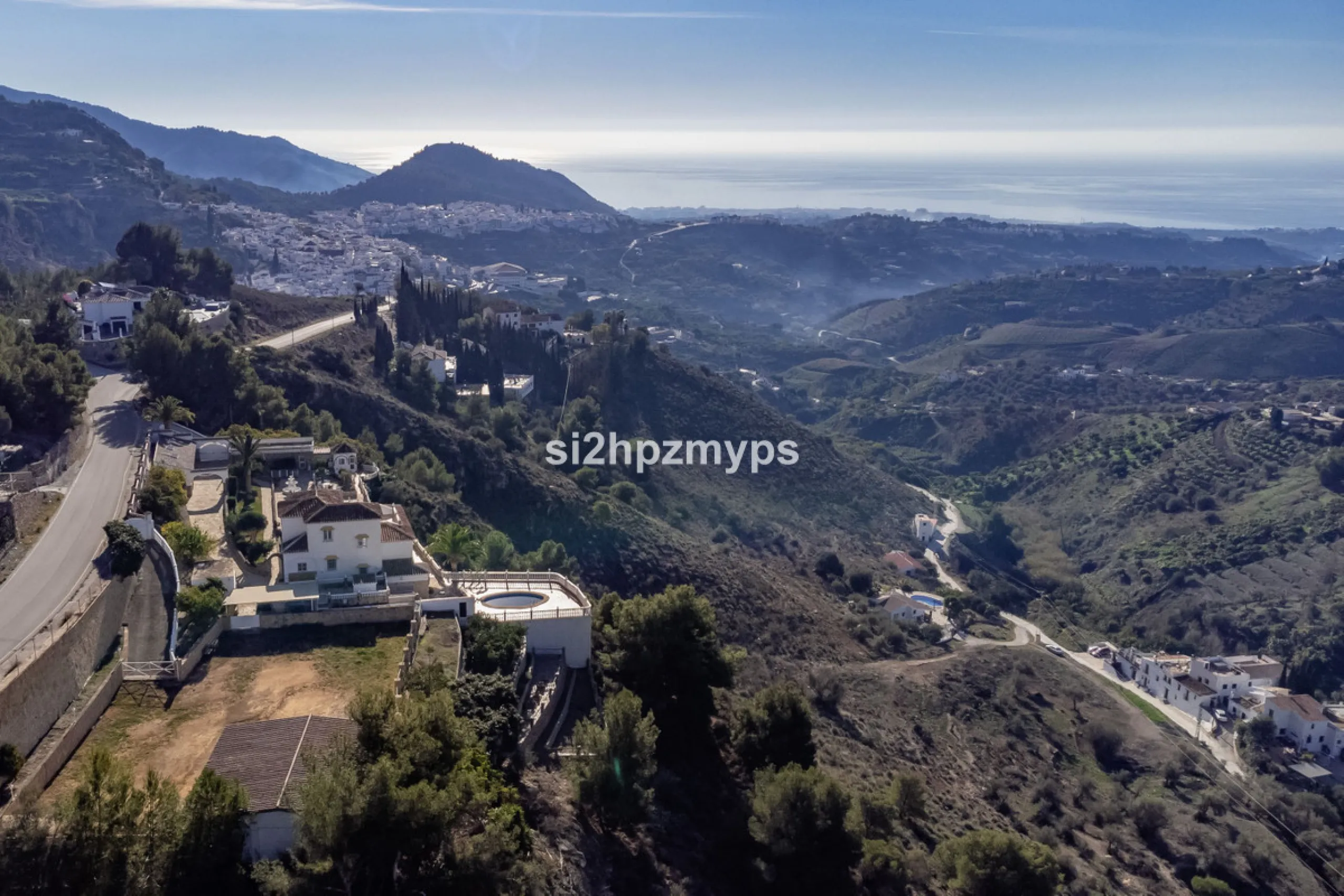 House - Detached Villa в продаже в Frigiliana, Málaga. В доме 1 спален и 1 ванных комнат. Площадь дома 48 м². Площадь участка 8980 м²