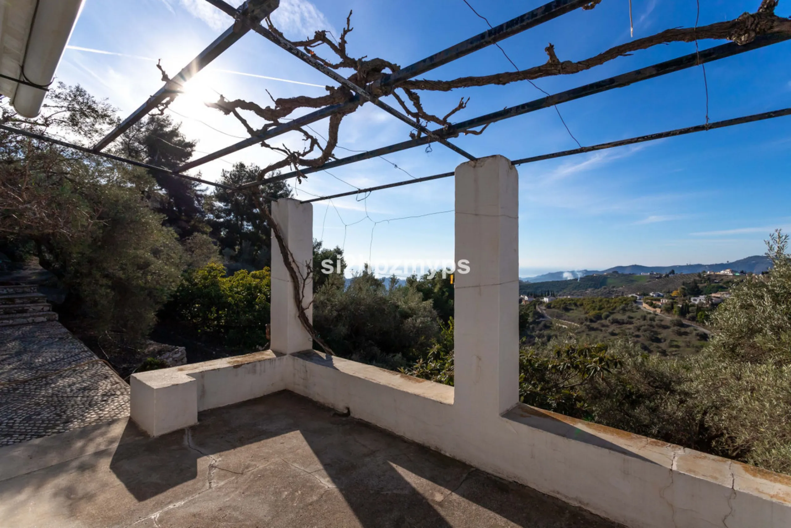 House - Detached Villa в продаже в Frigiliana, Málaga. В доме 1 спален и 1 ванных комнат. Площадь дома 48 м². Площадь участка 8980 м²