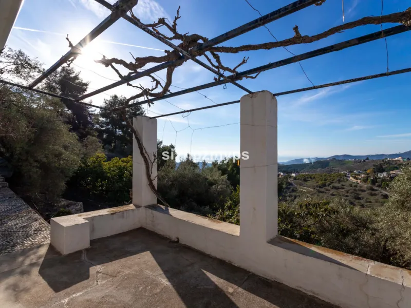 House - Detached Villa в продаже в Frigiliana, Málaga. В доме 1 спален и 1 ванных комнат. Площадь дома 48 м². Площадь участка 8980 м²