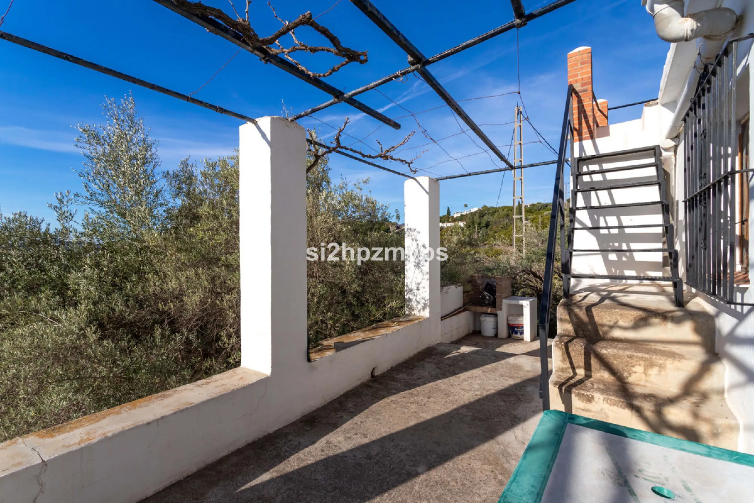 House - Detached Villa в продаже в Frigiliana, Málaga. В доме 1 спален и 1 ванных комнат. Площадь дома 48 м². Площадь участка 8980 м²