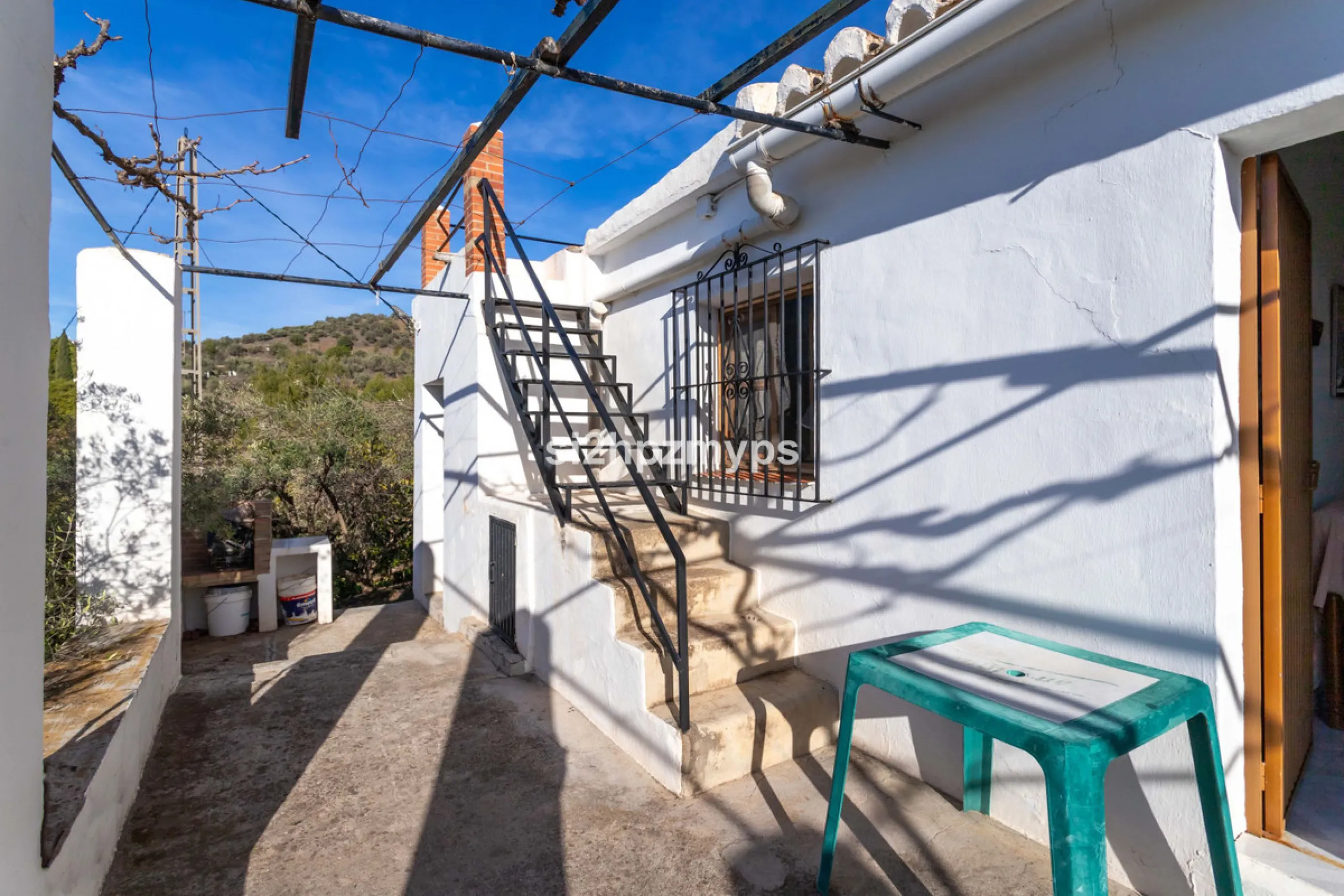 House - Detached Villa в продаже в Frigiliana, Málaga. В доме 1 спален и 1 ванных комнат. Площадь дома 48 м². Площадь участка 8980 м²