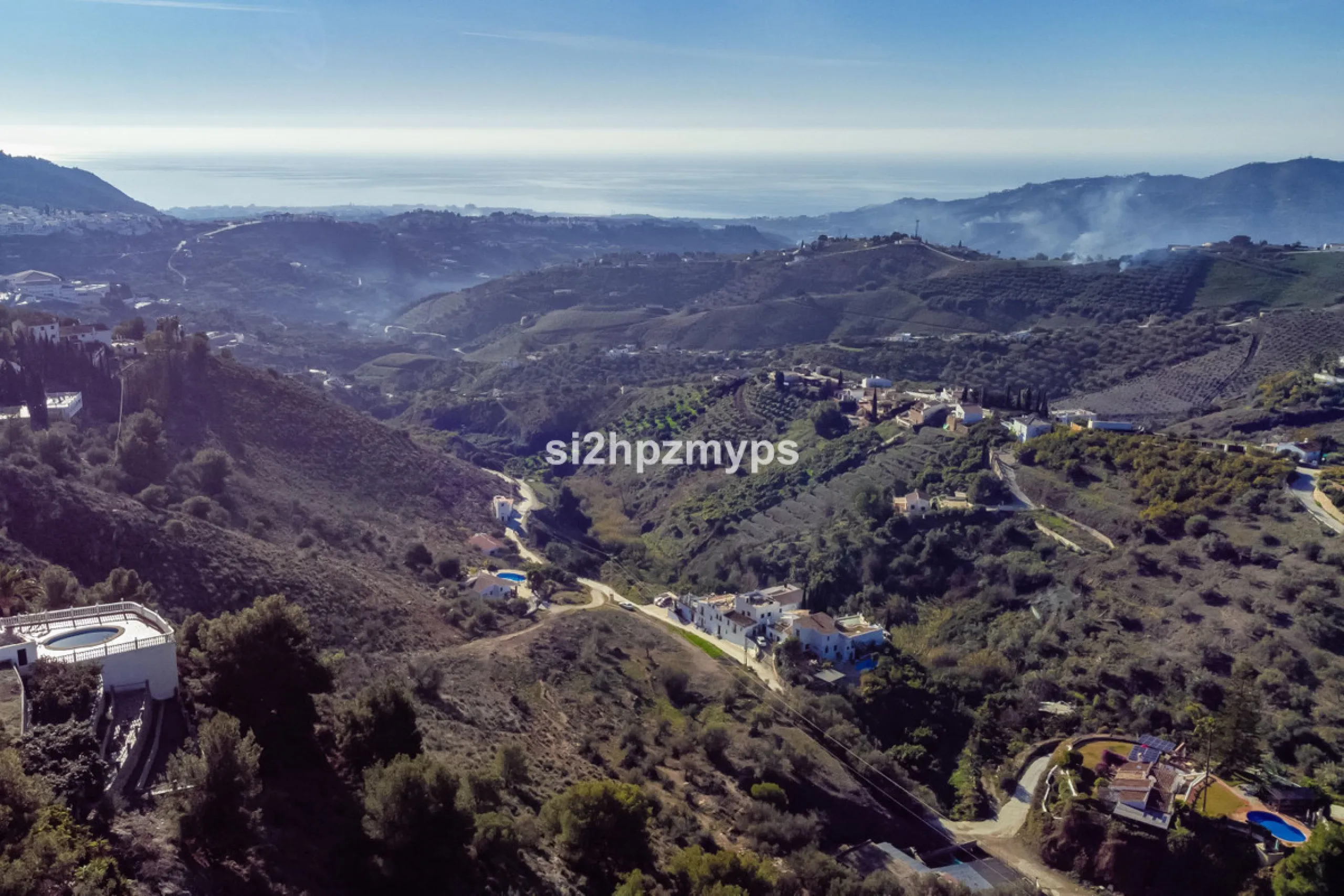 House - Detached Villa в продаже в Frigiliana, Málaga. В доме 1 спален и 1 ванных комнат. Площадь дома 48 м². Площадь участка 8980 м²