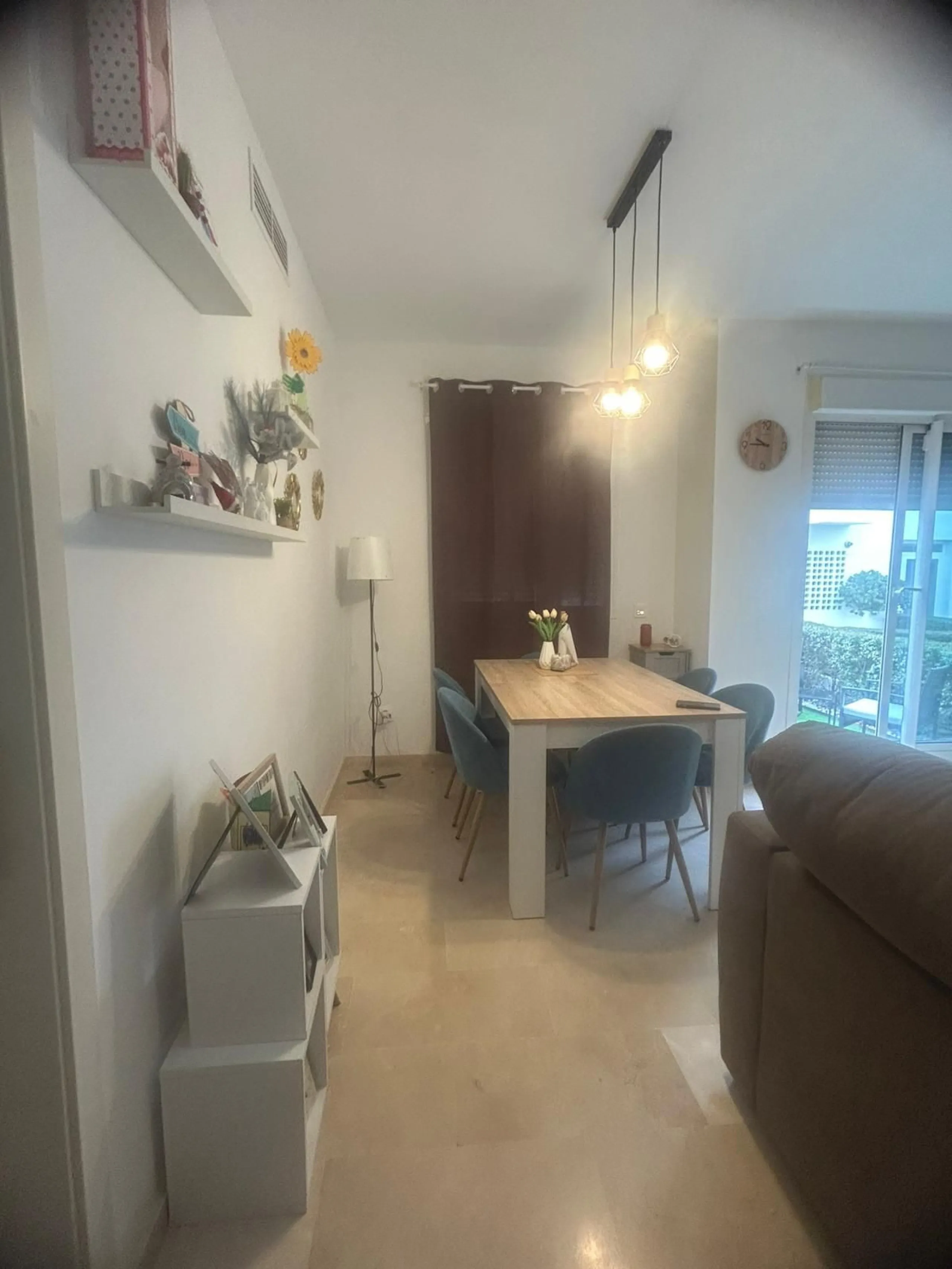 Spectacular duplex in Valle Romano, Estepona! This 150 m² (123 m² usable) property is perfect for those seeking comfort and style. On the ground floor, you'll find a modern, fully equipped kitchen, a spacious living room that opens onto a charming terrace