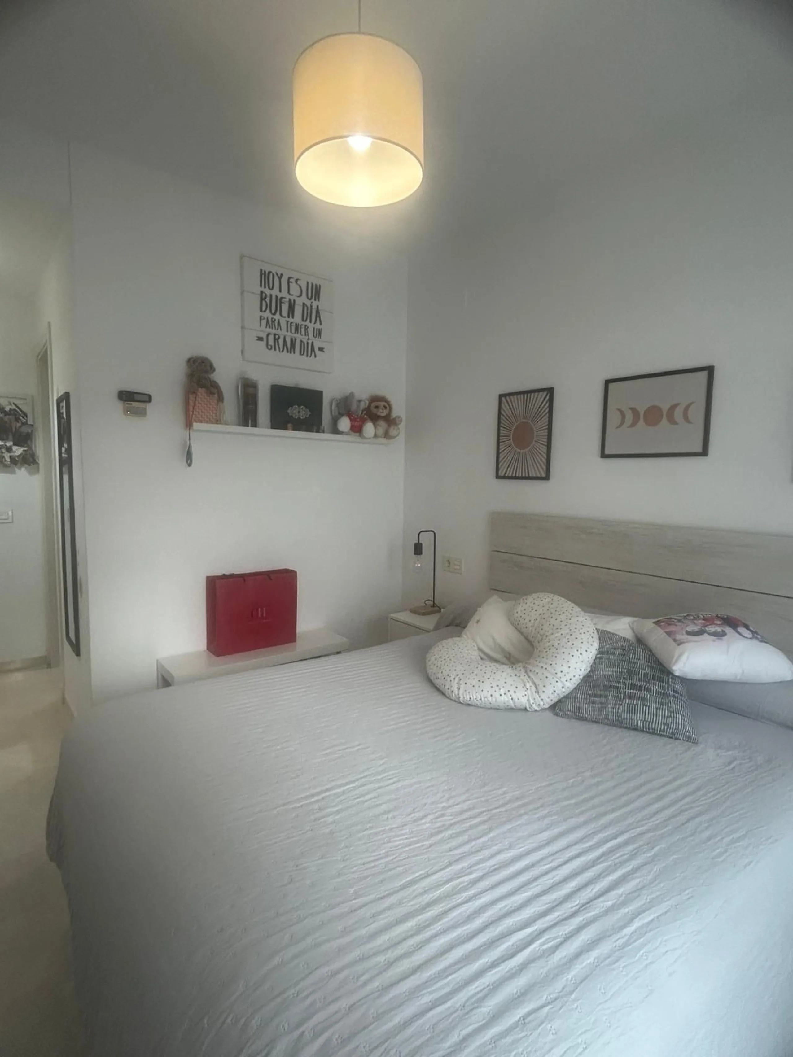 Spectacular duplex in Valle Romano, Estepona! This 150 m² (123 m² usable) property is perfect for those seeking comfort and style. On the ground floor, you'll find a modern, fully equipped kitchen, a spacious living room that opens onto a charming terrace