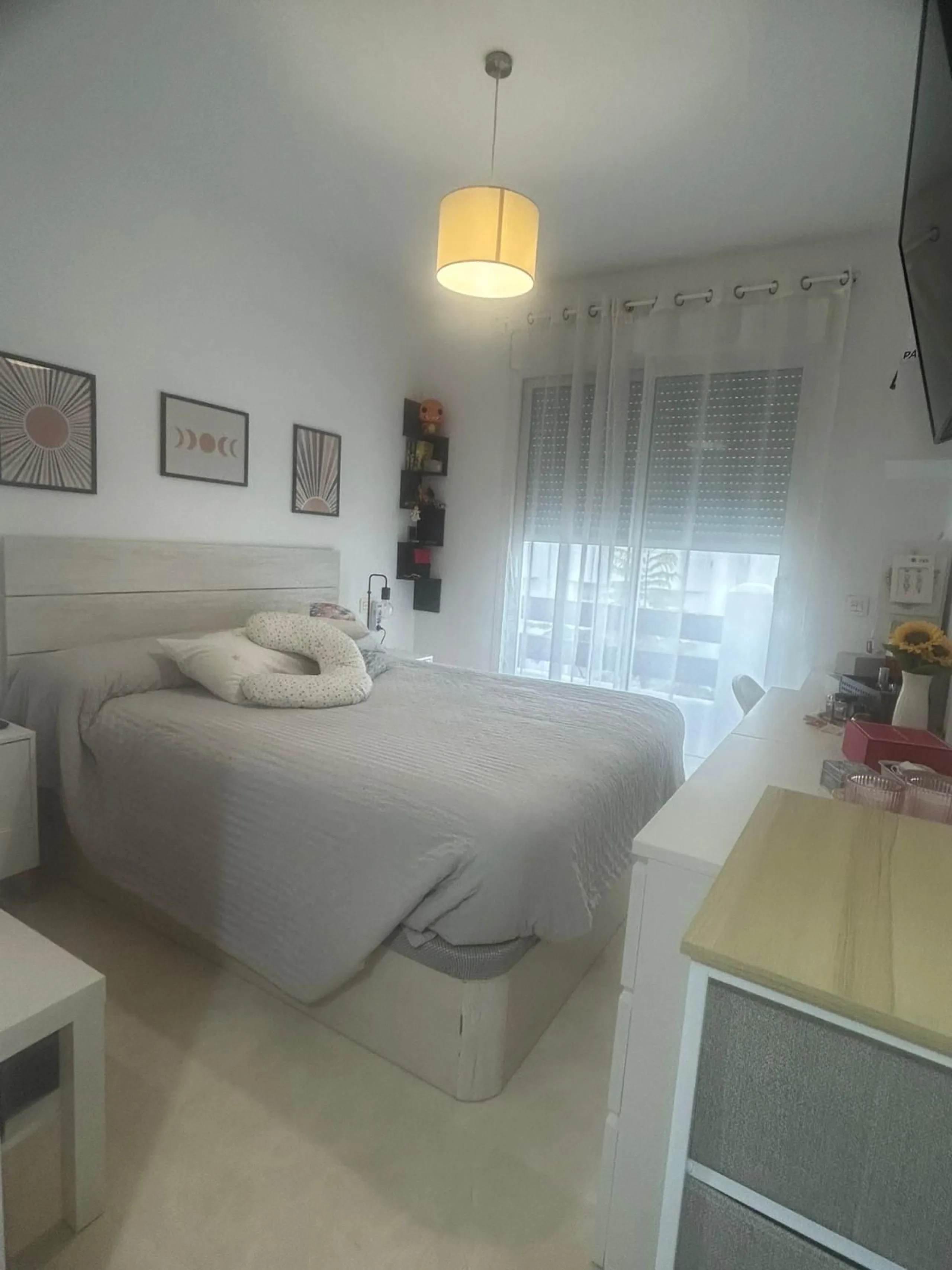 Spectacular duplex in Valle Romano, Estepona! This 150 m² (123 m² usable) property is perfect for those seeking comfort and style. On the ground floor, you'll find a modern, fully equipped kitchen, a spacious living room that opens onto a charming terrace