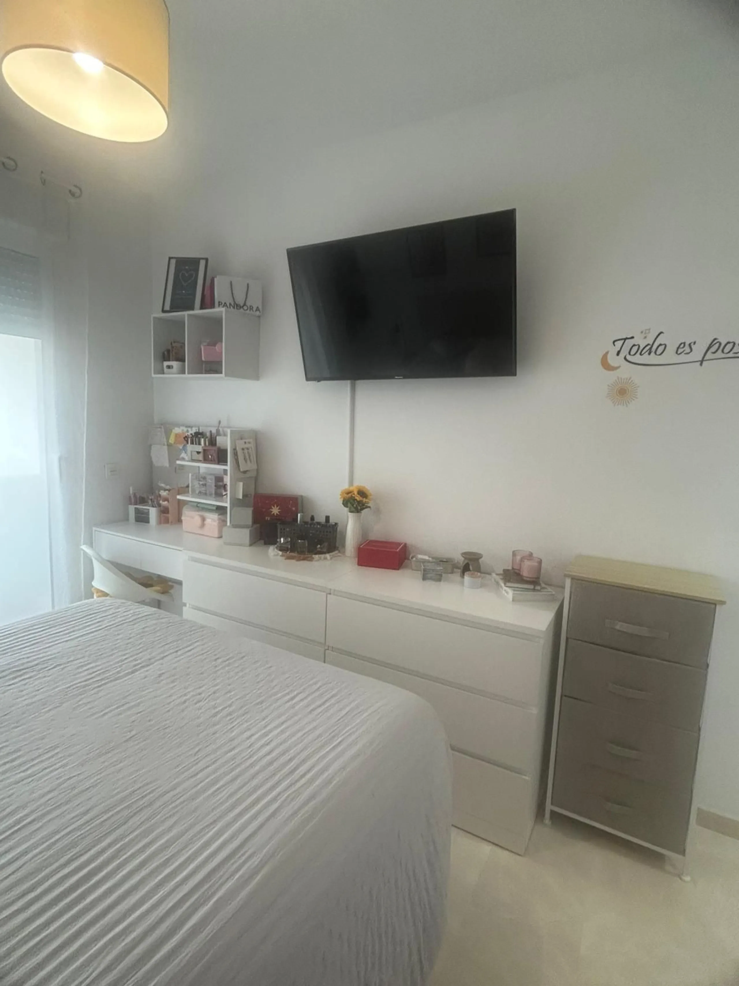 Spectacular duplex in Valle Romano, Estepona! This 150 m² (123 m² usable) property is perfect for those seeking comfort and style. On the ground floor, you'll find a modern, fully equipped kitchen, a spacious living room that opens onto a charming terrace