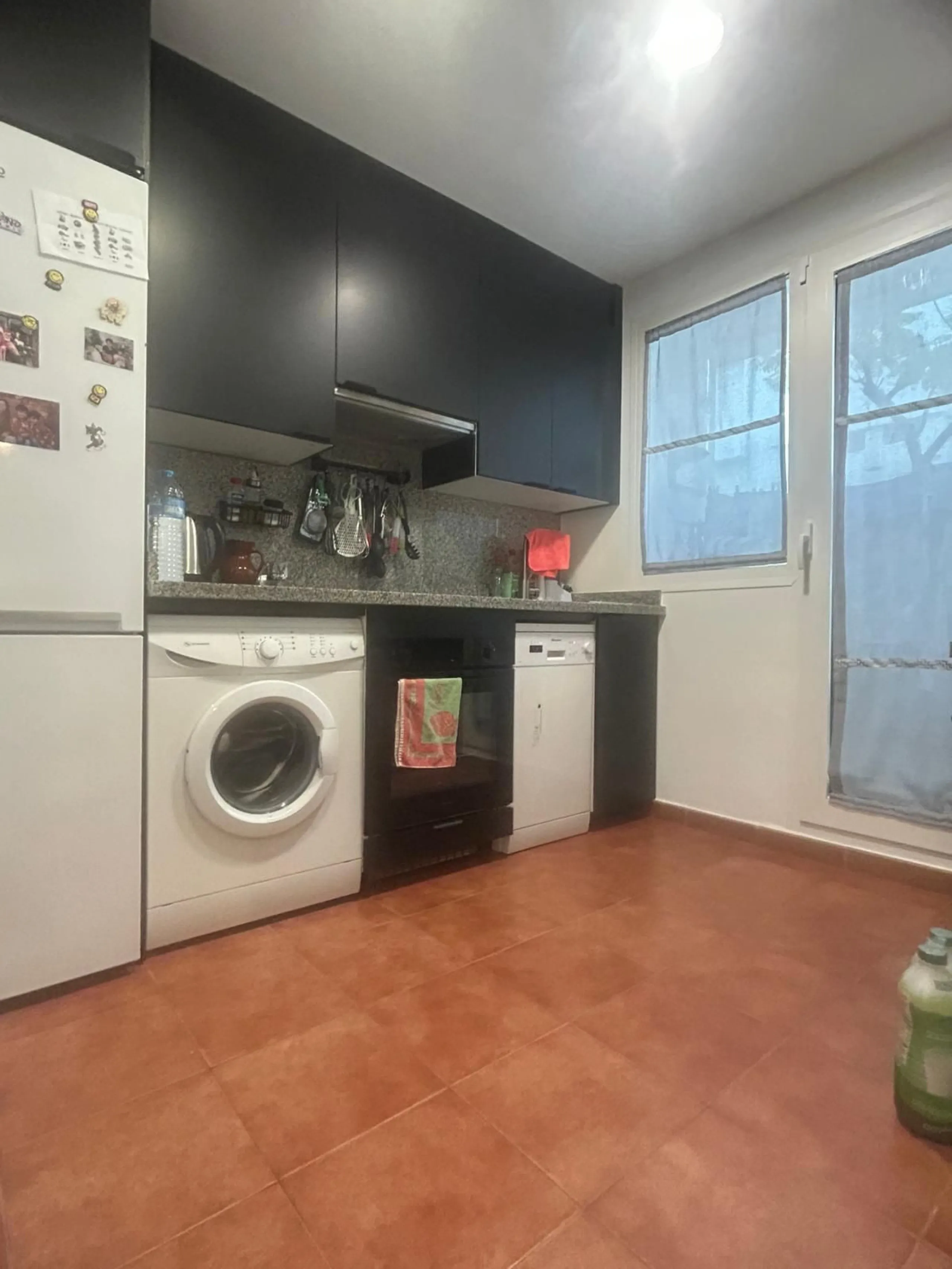 Spectacular duplex in Valle Romano, Estepona! This 150 m² (123 m² usable) property is perfect for those seeking comfort and style. On the ground floor, you'll find a modern, fully equipped kitchen, a spacious living room that opens onto a charming terrace
