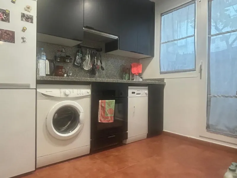 Spectacular duplex in Valle Romano, Estepona! This 150 m² (123 m² usable) property is perfect for those seeking comfort and style. On the ground floor, you'll find a modern, fully equipped kitchen, a spacious living room that opens onto a charming terrace