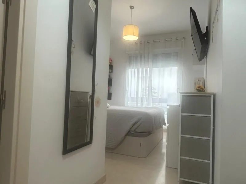 Spectacular duplex in Valle Romano, Estepona! This 150 m² (123 m² usable) property is perfect for those seeking comfort and style. On the ground floor, you'll find a modern, fully equipped kitchen, a spacious living room that opens onto a charming terrace