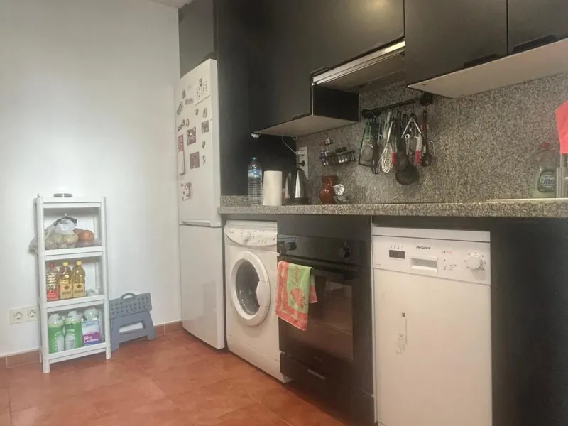 Spectacular duplex in Valle Romano, Estepona! This 150 m² (123 m² usable) property is perfect for those seeking comfort and style. On the ground floor, you'll find a modern, fully equipped kitchen, a spacious living room that opens onto a charming terrace