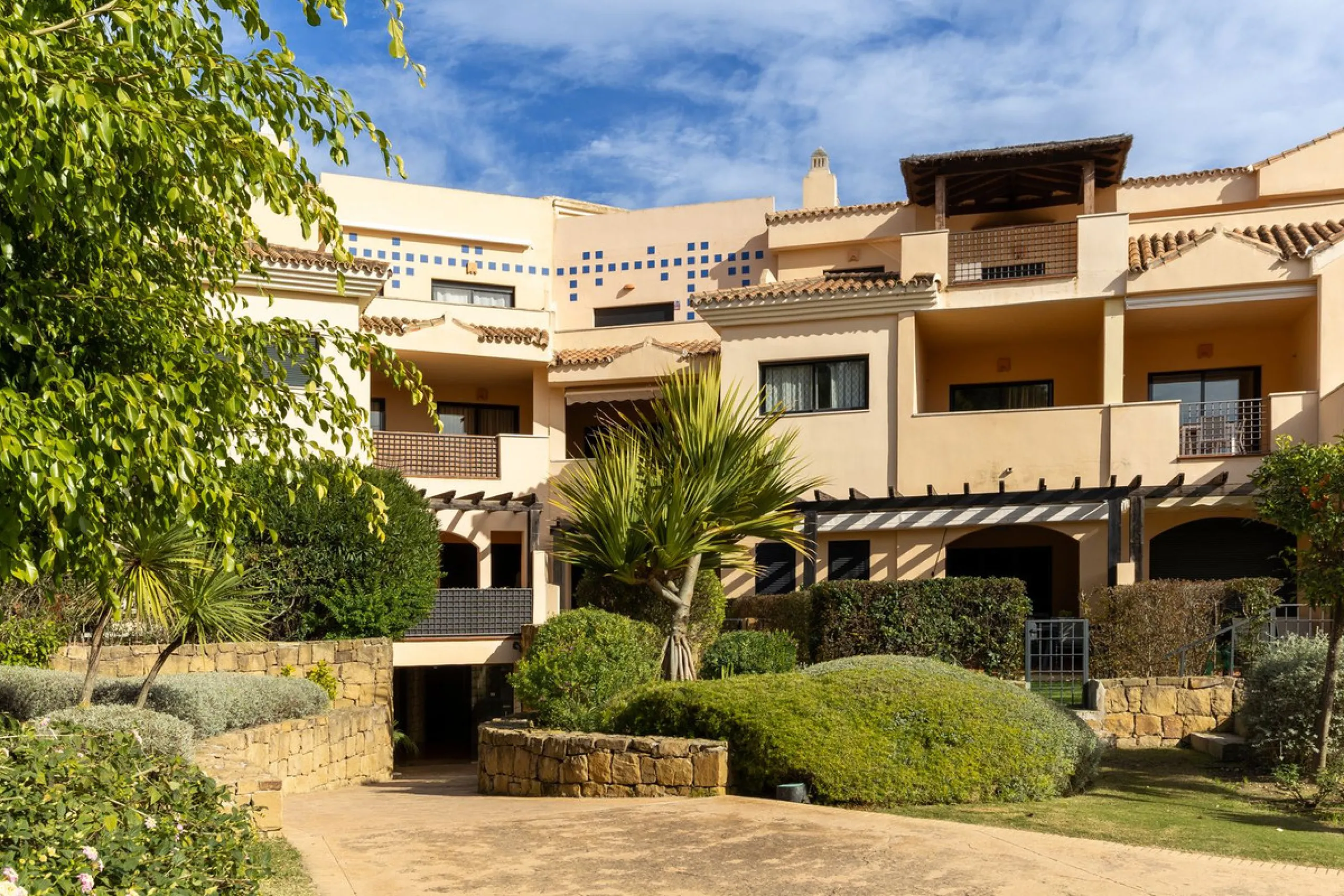 Very private South West facing garden apartment in this prestigious beachside development just meters from the sea only a short stroll to Puerto Banus. This 2 bed 2 bathroom 120m2 apartment has covered and uncovered terraces of 40m2 plus a private garden 