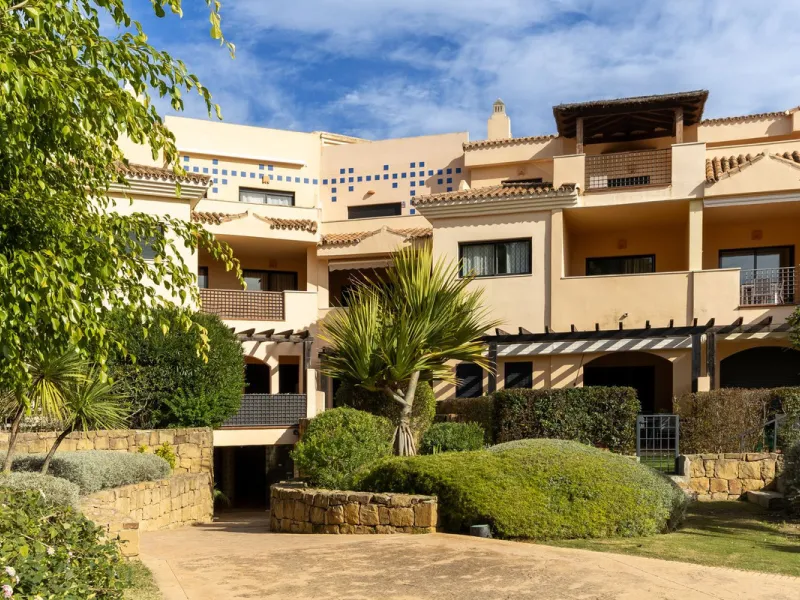 Very private South West facing garden apartment in this prestigious beachside development just meters from the sea only a short stroll to Puerto Banus. This 2 bed 2 bathroom 120m2 apartment has covered and uncovered terraces of 40m2 plus a private garden 