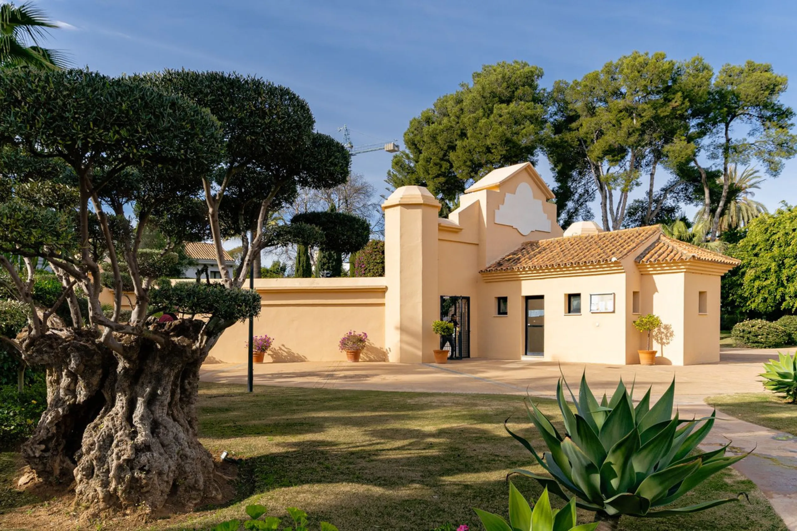 Very private South West facing garden apartment in this prestigious beachside development just meters from the sea only a short stroll to Puerto Banus. This 2 bed 2 bathroom 120m2 apartment has covered and uncovered terraces of 40m2 plus a private garden 