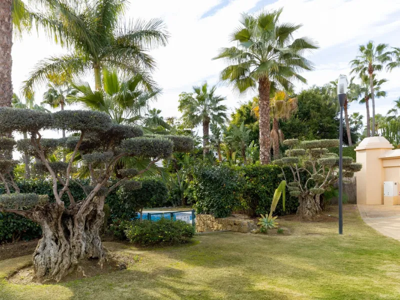 Very private South West facing garden apartment in this prestigious beachside development just meters from the sea only a short stroll to Puerto Banus. This 2 bed 2 bathroom 120m2 apartment has covered and uncovered terraces of 40m2 plus a private garden 