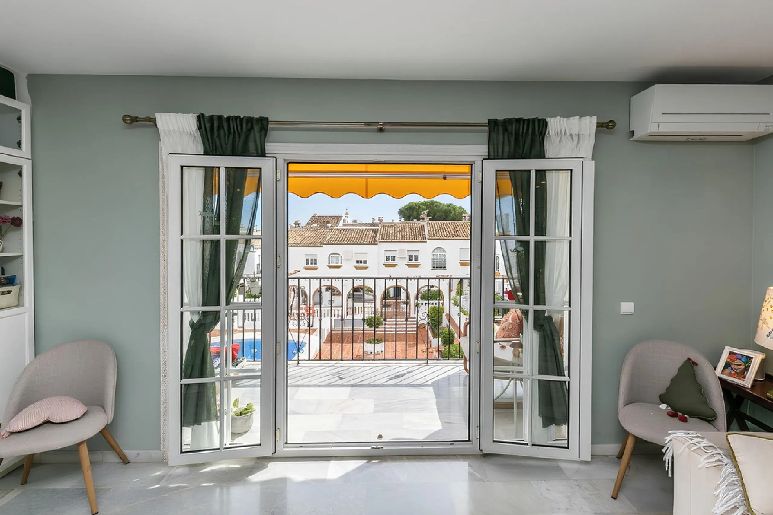 Penthouse Duplex in Tío Charles: An Andalusian Balcony in Benalmádena Pueblo