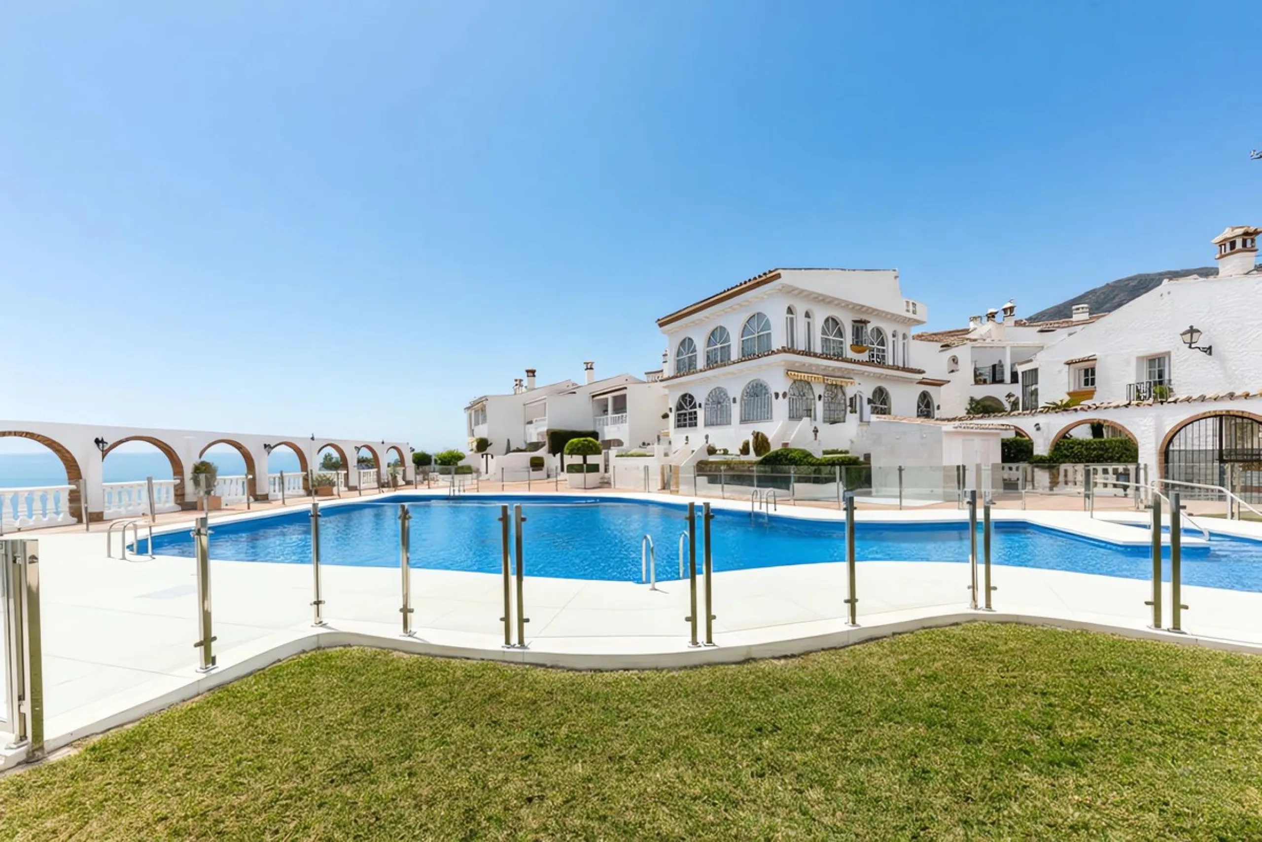 Penthouse Duplex in Tío Charles: An Andalusian Balcony in Benalmádena Pueblo