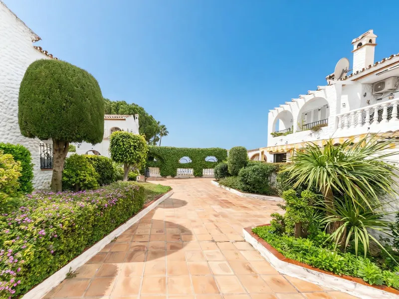 Penthouse Duplex in Tío Charles: An Andalusian Balcony in Benalmádena Pueblo