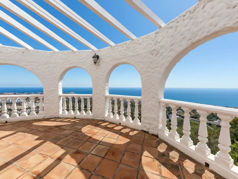 Penthouse Duplex in Tío Charles: An Andalusian Balcony in Benalmádena Pueblo