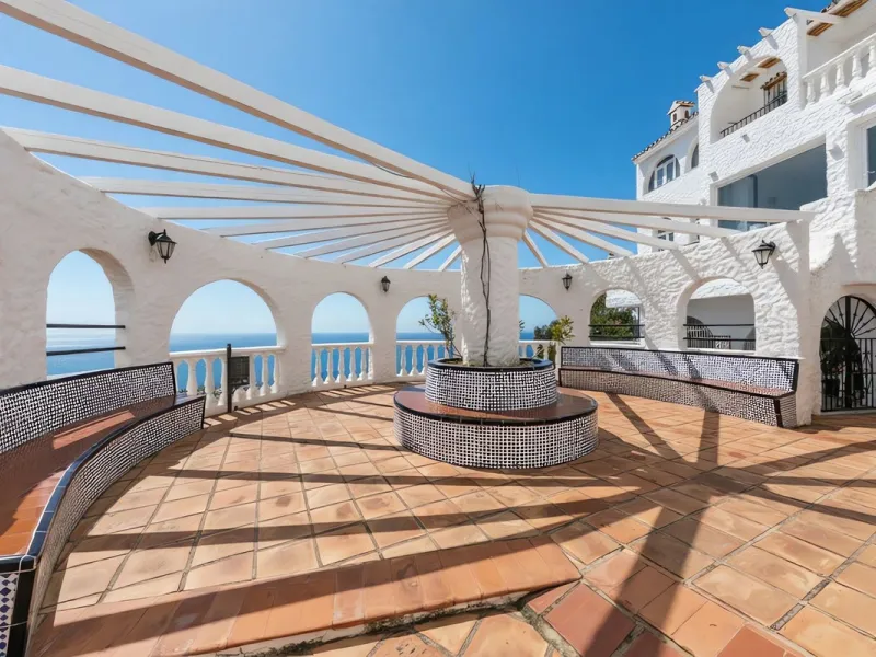 Penthouse Duplex in Tío Charles: An Andalusian Balcony in Benalmádena Pueblo