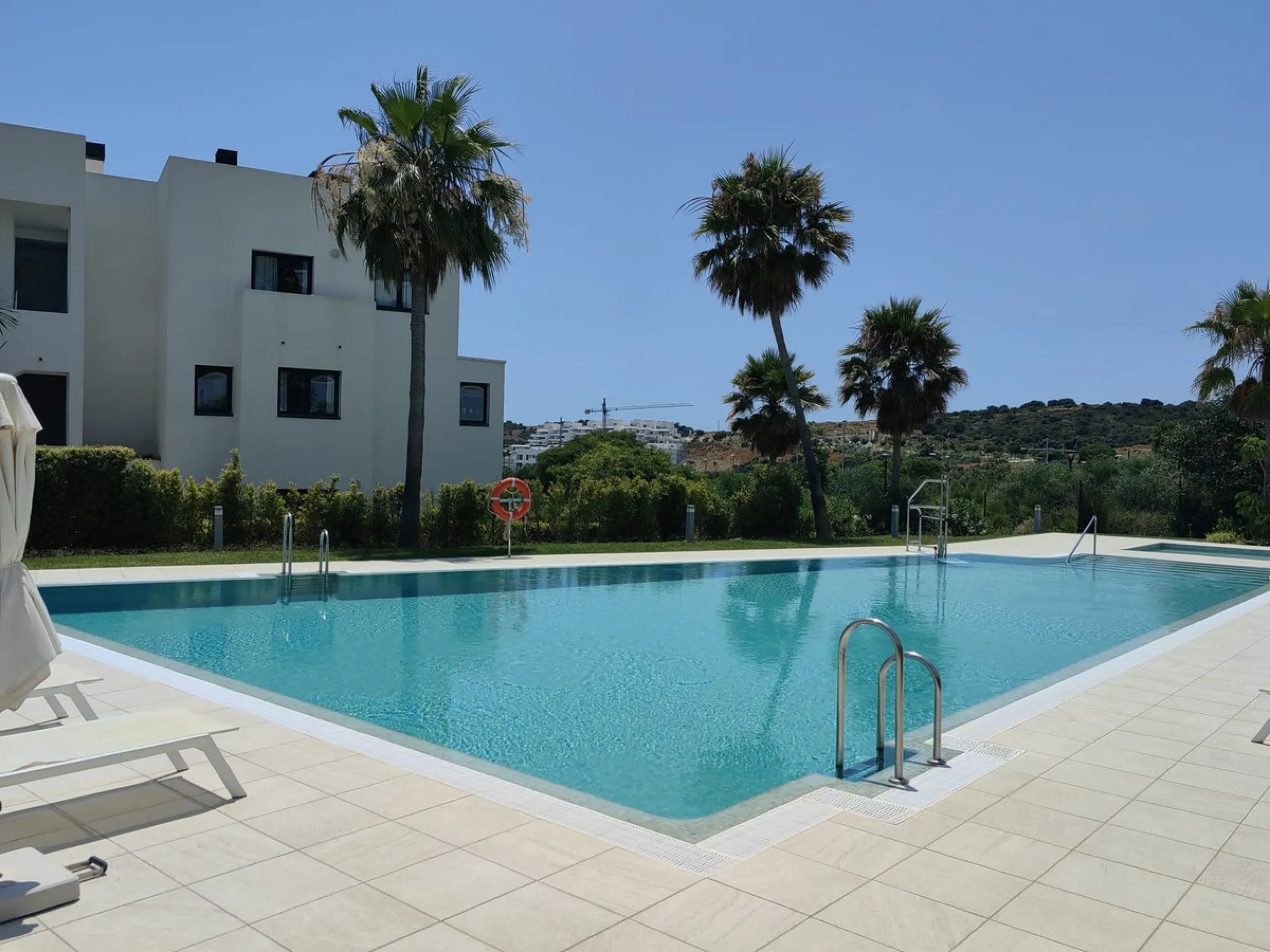 New Listing | 3-Bedroom Middle-Floor Apartment in Las Olas, La Gaspara, Estepona