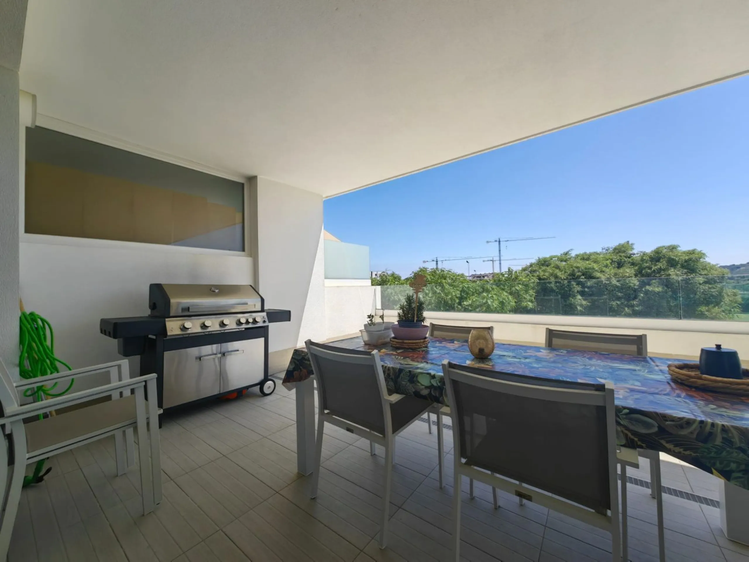 New Listing | 3-Bedroom Middle-Floor Apartment in Las Olas, La Gaspara, Estepona