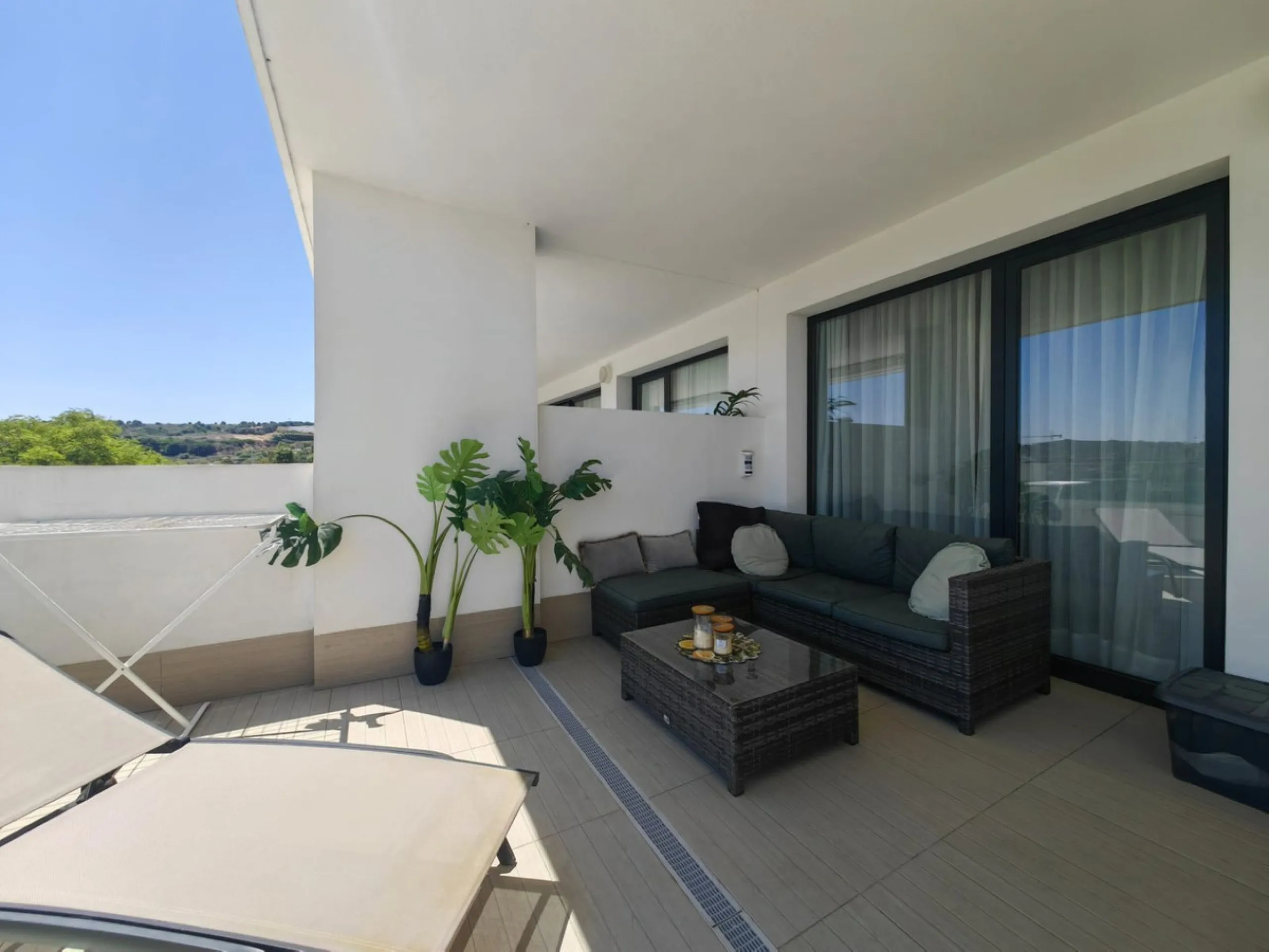 New Listing | 3-Bedroom Middle-Floor Apartment in Las Olas, La Gaspara, Estepona