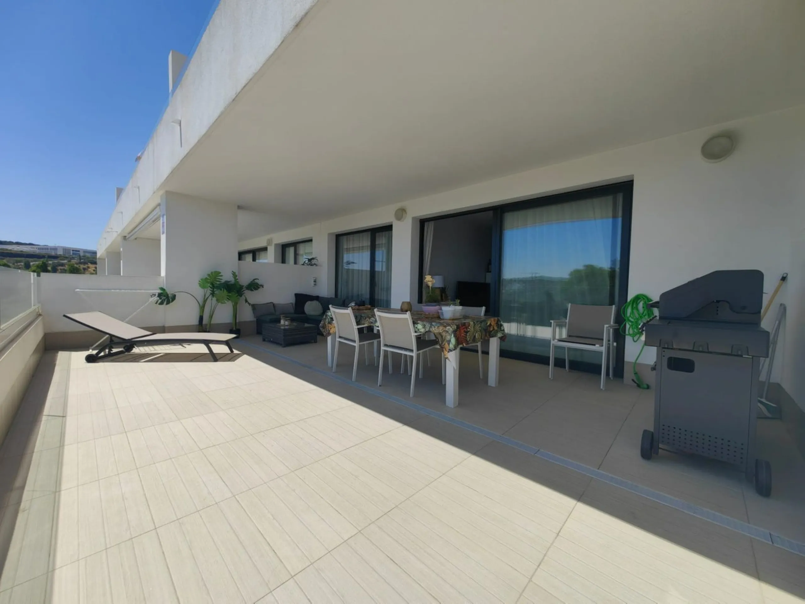 New Listing | 3-Bedroom Middle-Floor Apartment in Las Olas, La Gaspara, Estepona