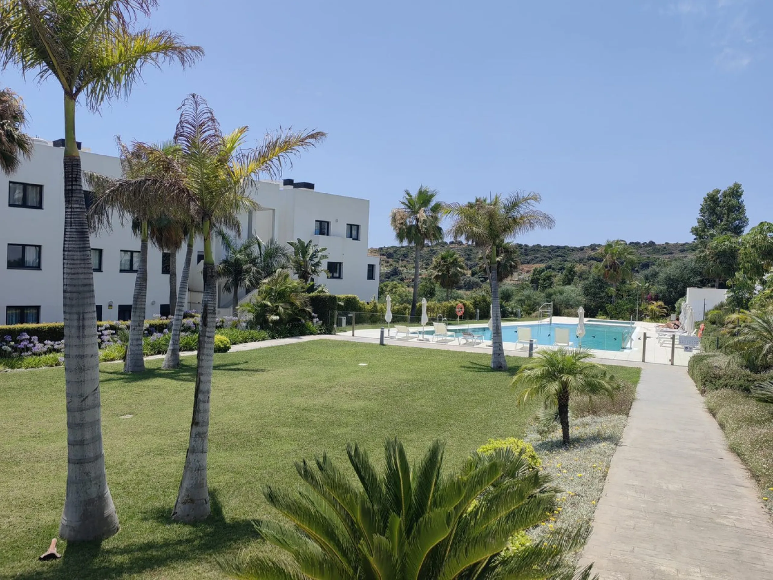 New Listing | 3-Bedroom Middle-Floor Apartment in Las Olas, La Gaspara, Estepona