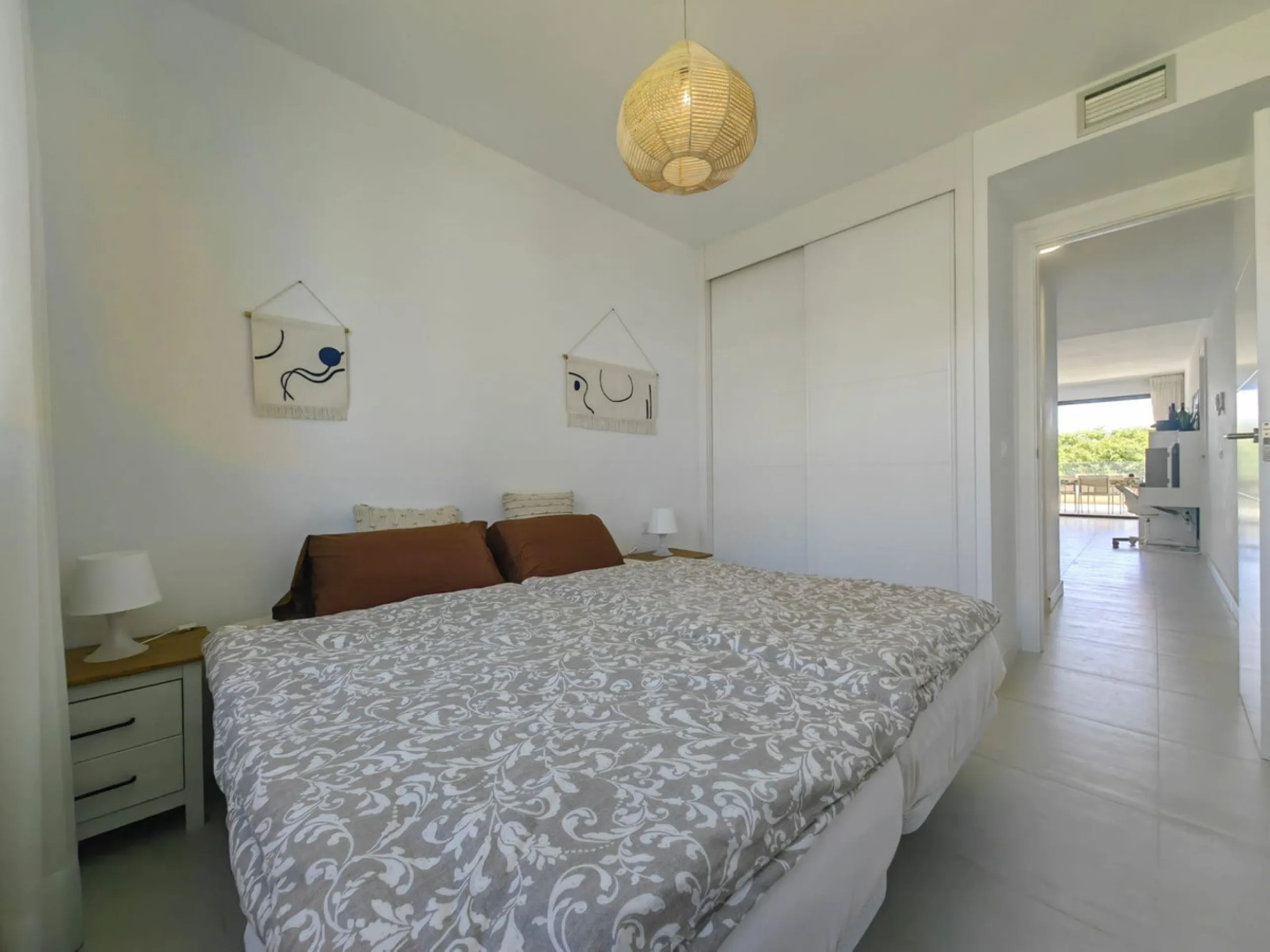 New Listing | 3-Bedroom Middle-Floor Apartment in Las Olas, La Gaspara, Estepona