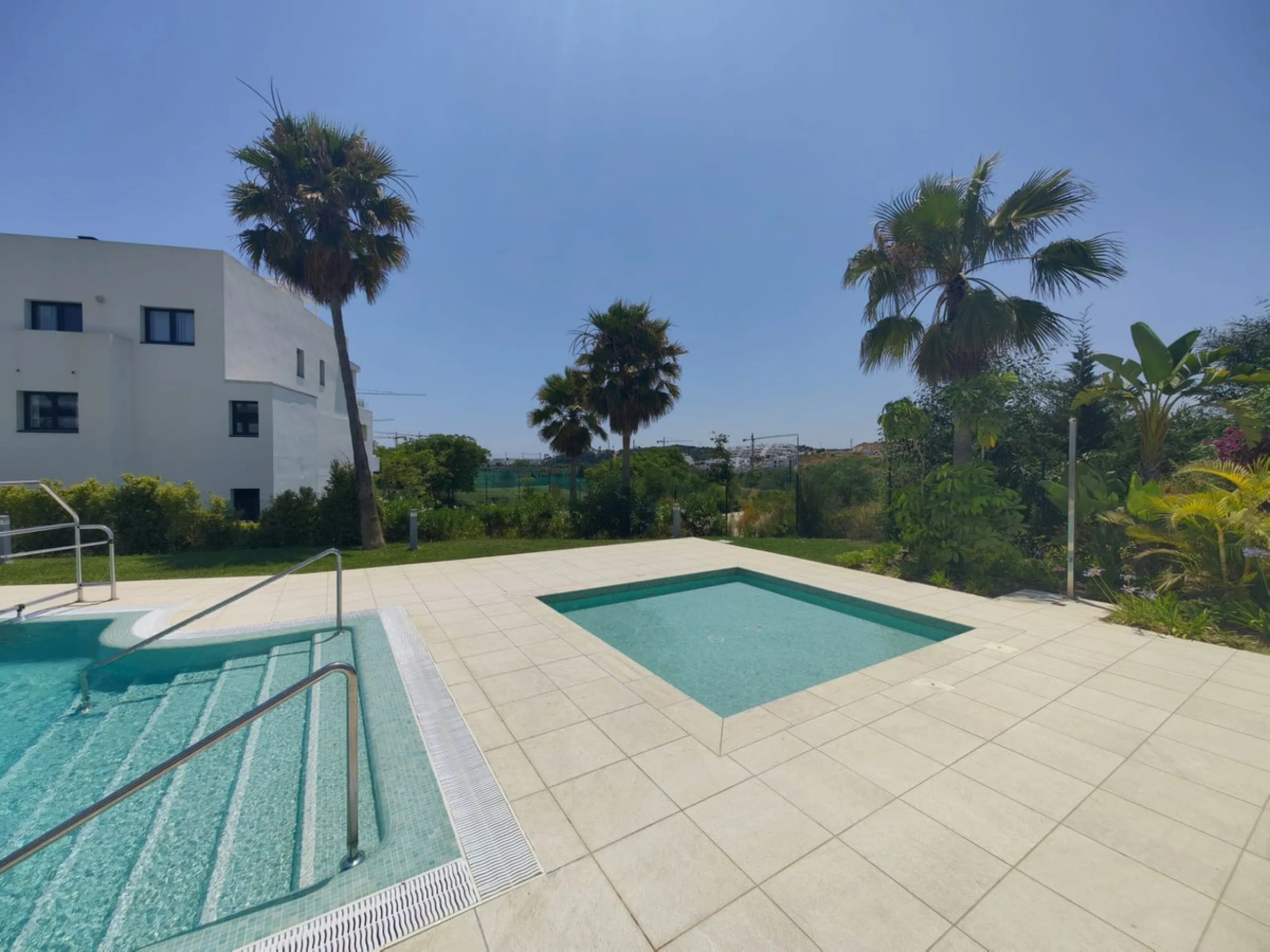 New Listing | 3-Bedroom Middle-Floor Apartment in Las Olas, La Gaspara, Estepona