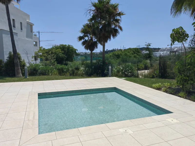 New Listing | 3-Bedroom Middle-Floor Apartment in Las Olas, La Gaspara, Estepona