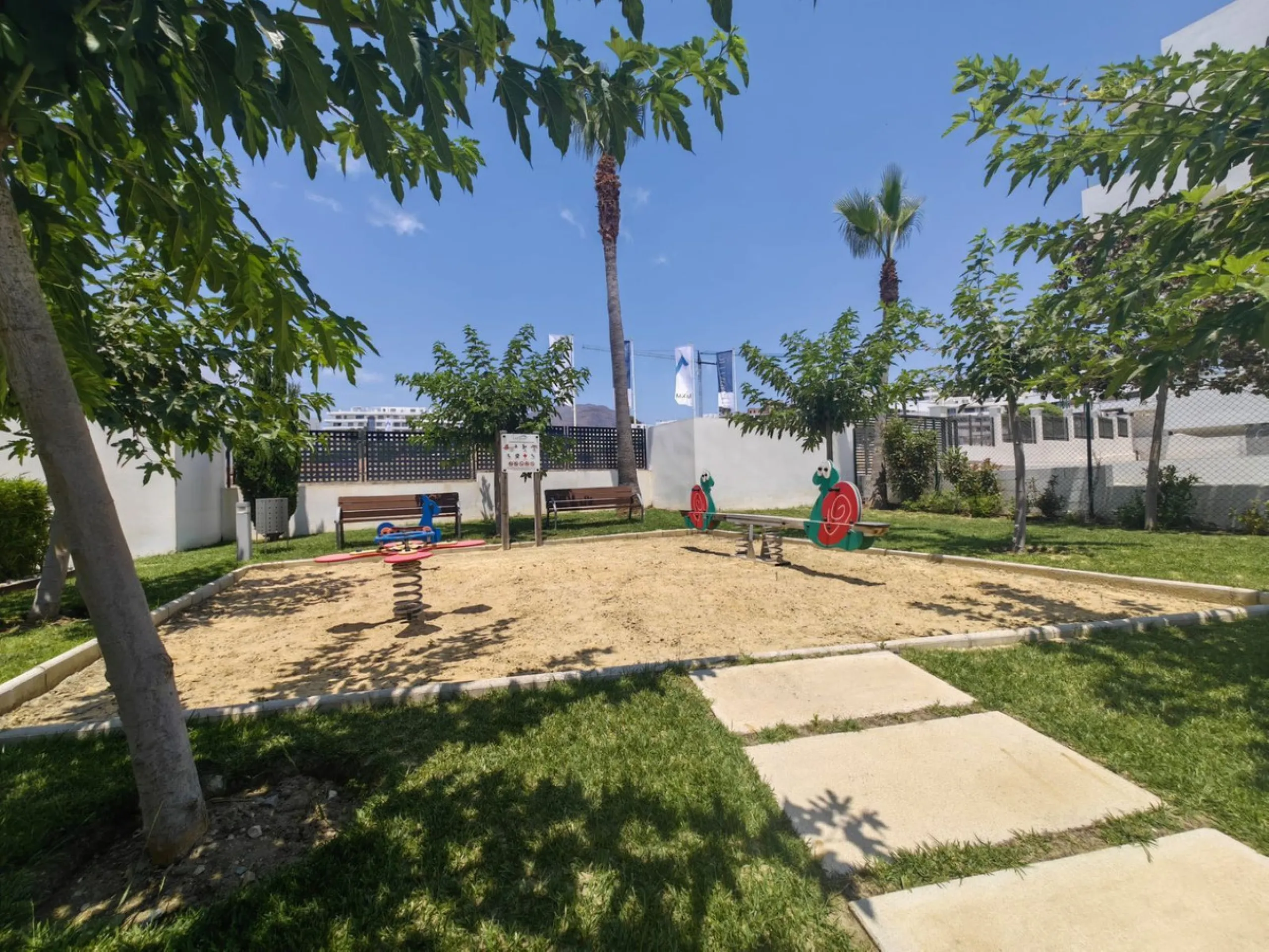 New Listing | 3-Bedroom Middle-Floor Apartment in Las Olas, La Gaspara, Estepona