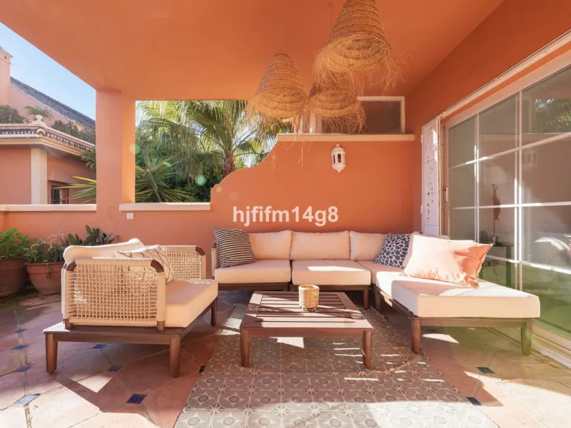 Apartment - Ground Floor Apartment в продаже в Marbella, Málaga. В доме 4 спален и 4 ванных комнат. Площадь дома 153 м². Площадь участка 30 м²