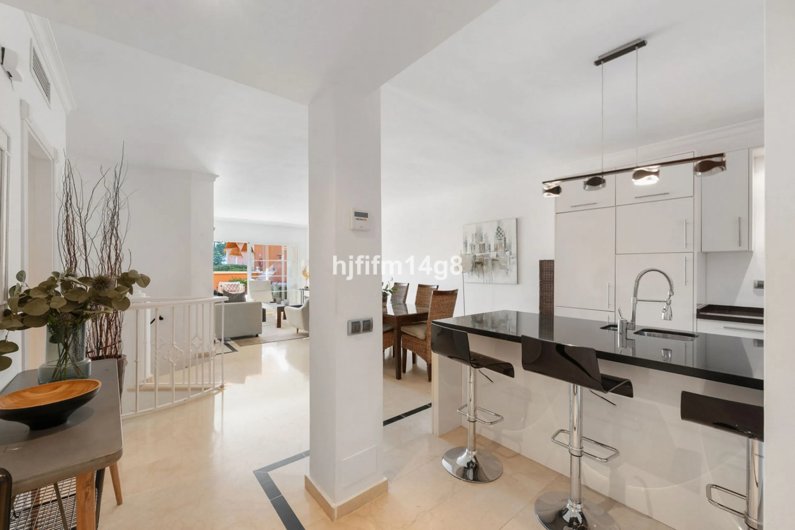 Apartment - Ground Floor Apartment в продаже в Marbella, Málaga. В доме 4 спален и 4 ванных комнат. Площадь дома 153 м². Площадь участка 30 м²