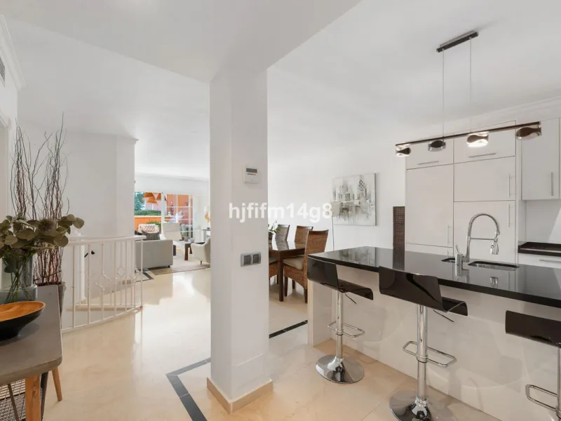 Apartment - Ground Floor Apartment в продаже в Marbella, Málaga. В доме 4 спален и 4 ванных комнат. Площадь дома 153 м². Площадь участка 30 м²