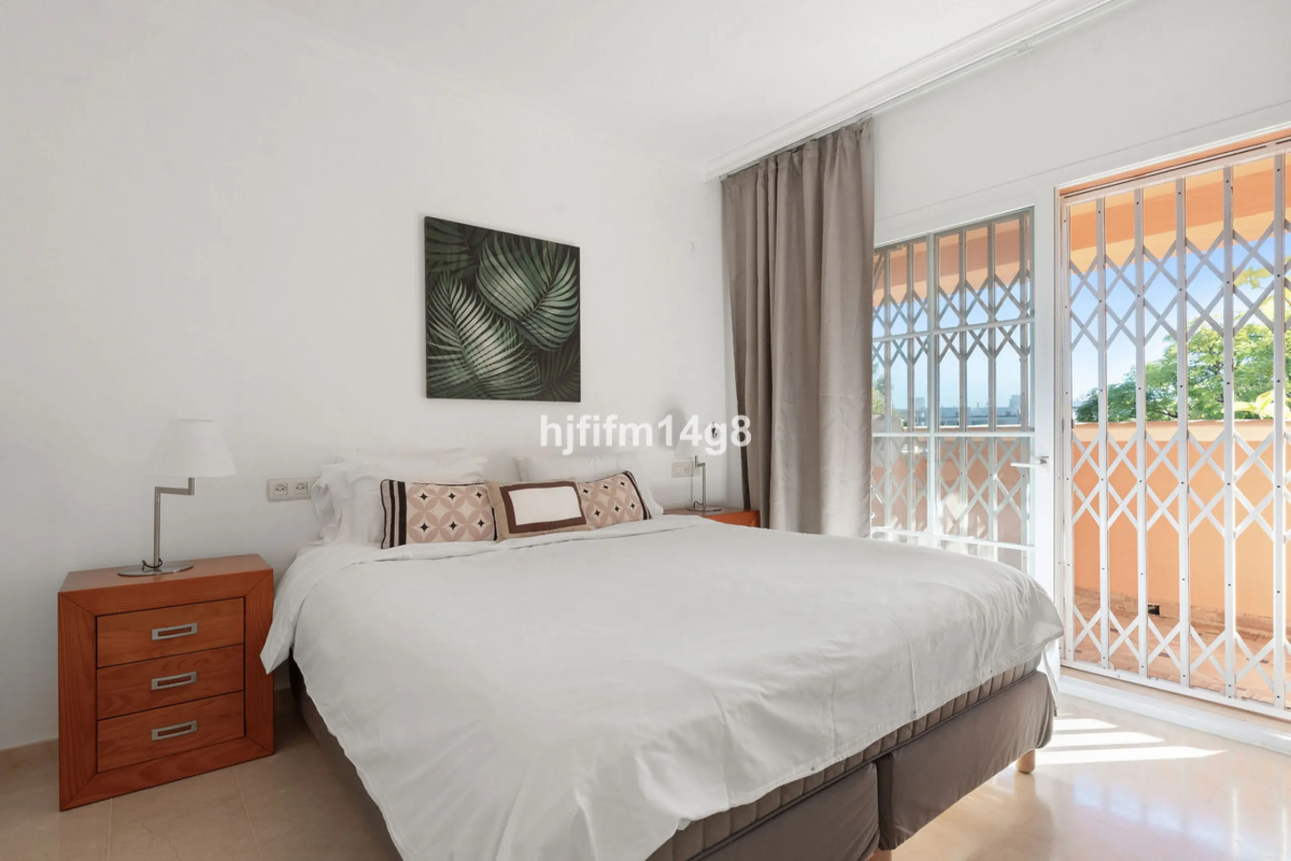 Apartment - Ground Floor Apartment в продаже в Marbella, Málaga. В доме 4 спален и 4 ванных комнат. Площадь дома 153 м². Площадь участка 30 м²