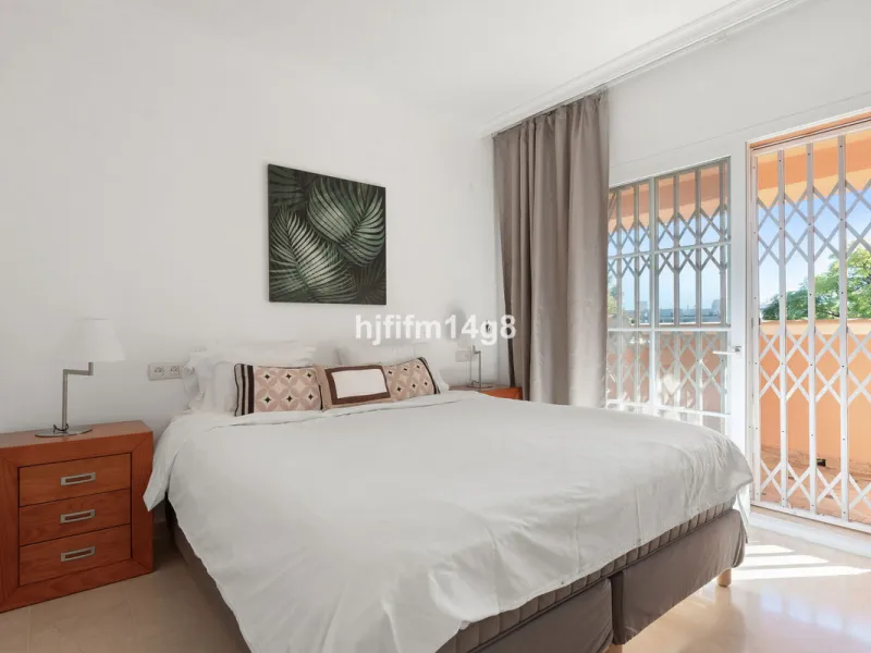 Apartment - Ground Floor Apartment в продаже в Marbella, Málaga. В доме 4 спален и 4 ванных комнат. Площадь дома 153 м². Площадь участка 30 м²