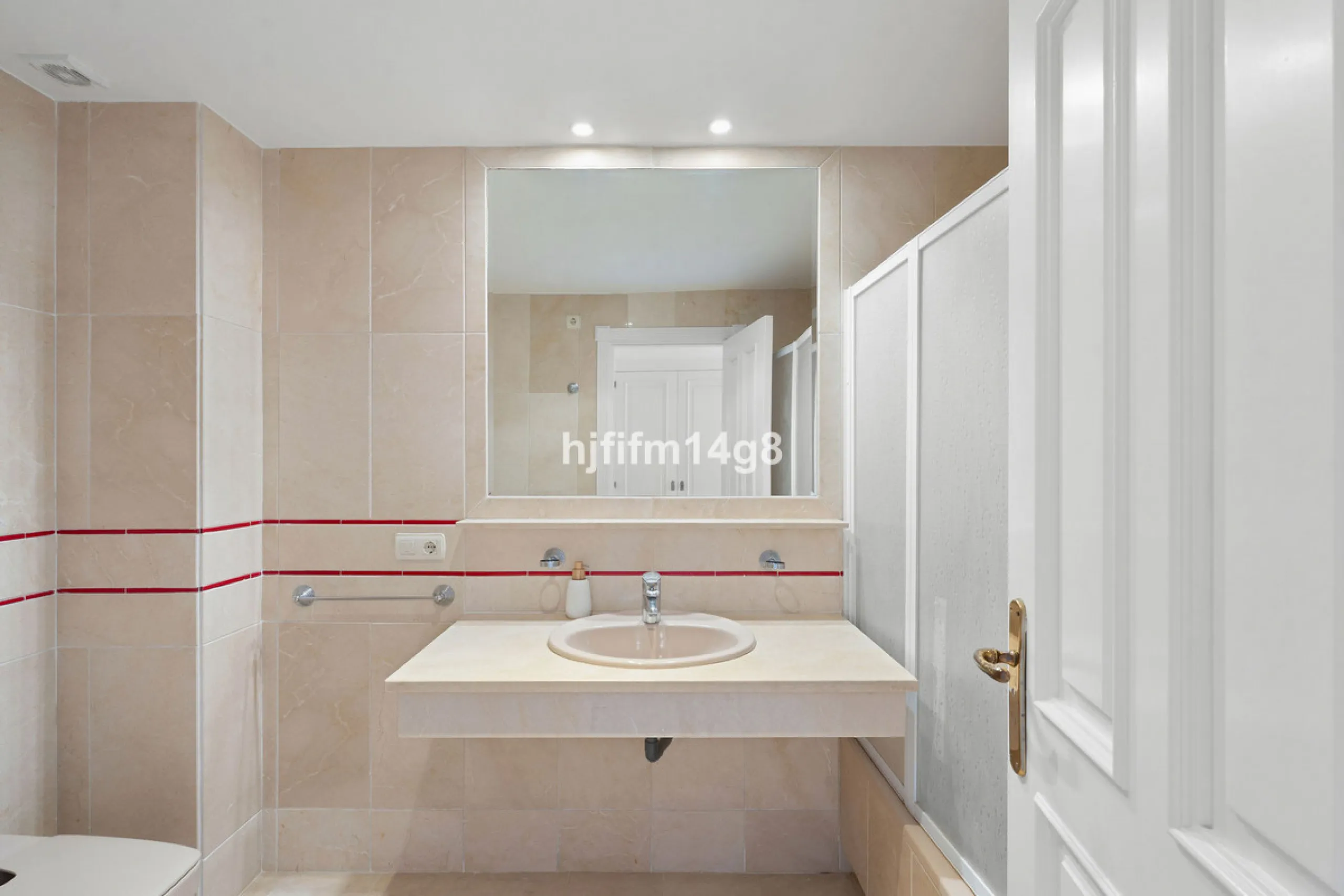 Apartment - Ground Floor Apartment в продаже в Marbella, Málaga. В доме 4 спален и 4 ванных комнат. Площадь дома 153 м². Площадь участка 30 м²