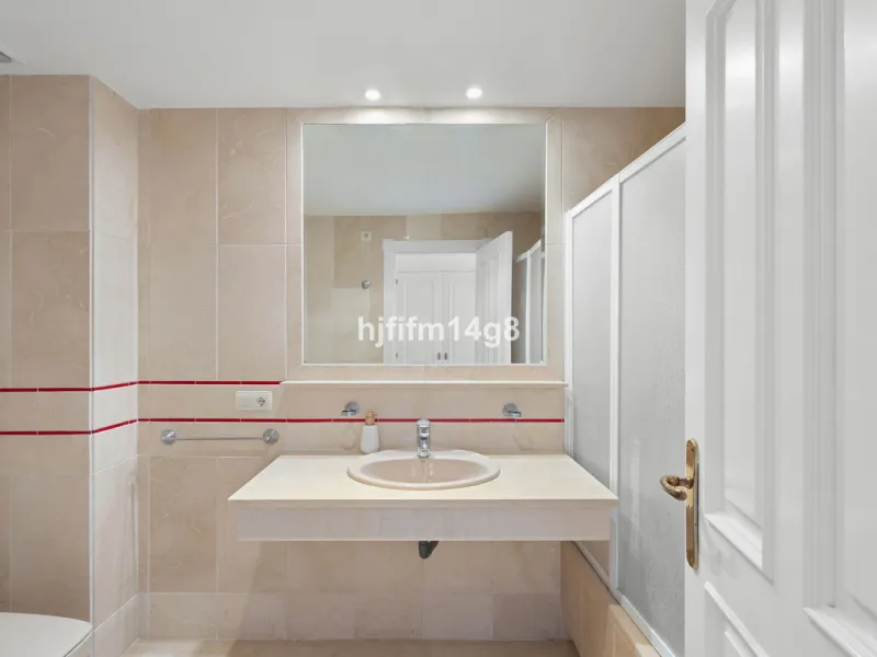 Apartment - Ground Floor Apartment в продаже в Marbella, Málaga. В доме 4 спален и 4 ванных комнат. Площадь дома 153 м². Площадь участка 30 м²