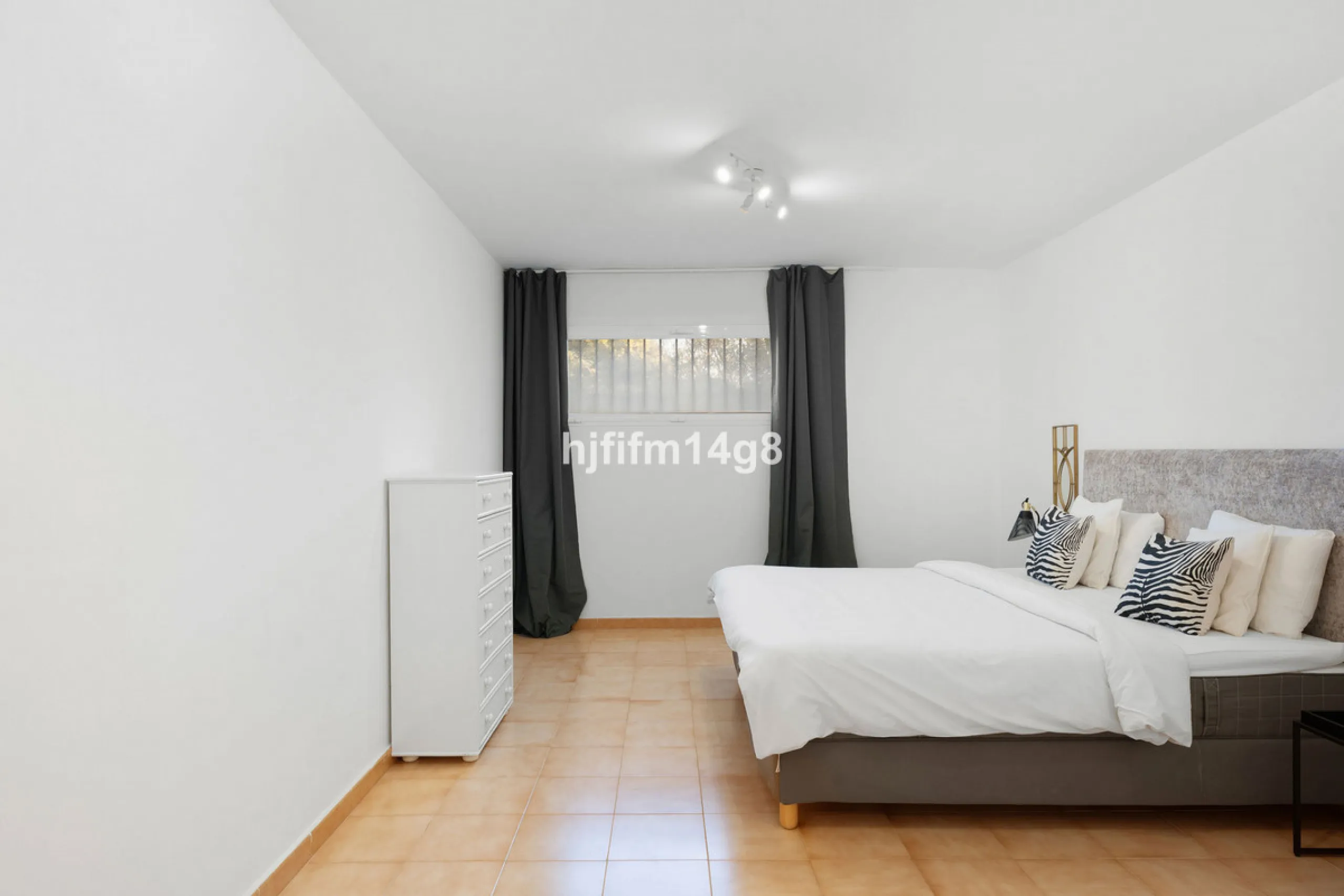 Apartment - Ground Floor Apartment в продаже в Marbella, Málaga. В доме 4 спален и 4 ванных комнат. Площадь дома 153 м². Площадь участка 30 м²