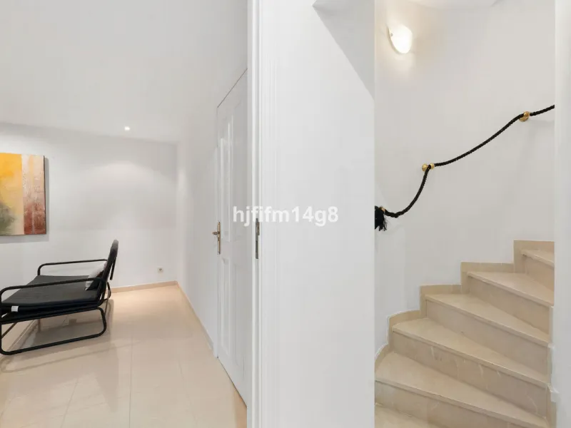 Apartment - Ground Floor Apartment в продаже в Marbella, Málaga. В доме 4 спален и 4 ванных комнат. Площадь дома 153 м². Площадь участка 30 м²
