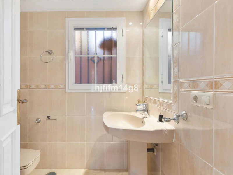 Apartment - Ground Floor Apartment в продаже в Marbella, Málaga. В доме 4 спален и 4 ванных комнат. Площадь дома 153 м². Площадь участка 30 м²