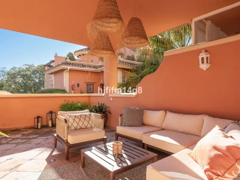 Apartment - Ground Floor Apartment в продаже в Marbella, Málaga. В доме 4 спален и 4 ванных комнат. Площадь дома 153 м². Площадь участка 30 м²