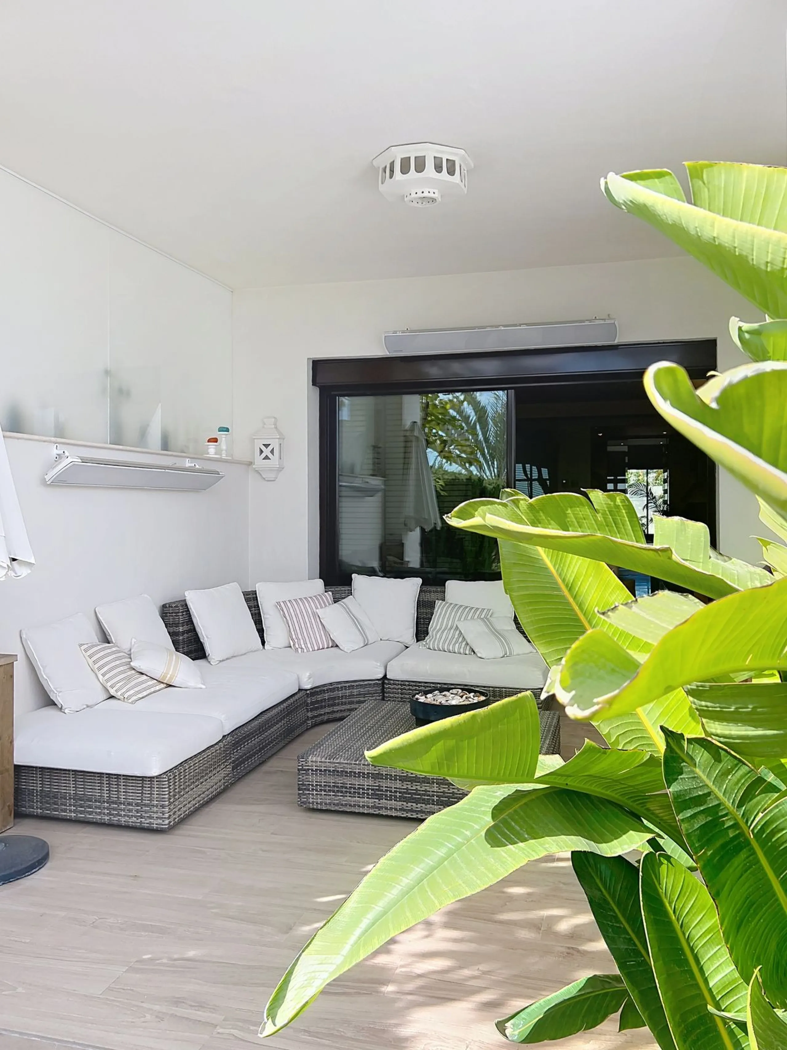 Beautiful Ground Floor Apartment with Garden in Gated & 24 h secured community in El Paraiso alto.