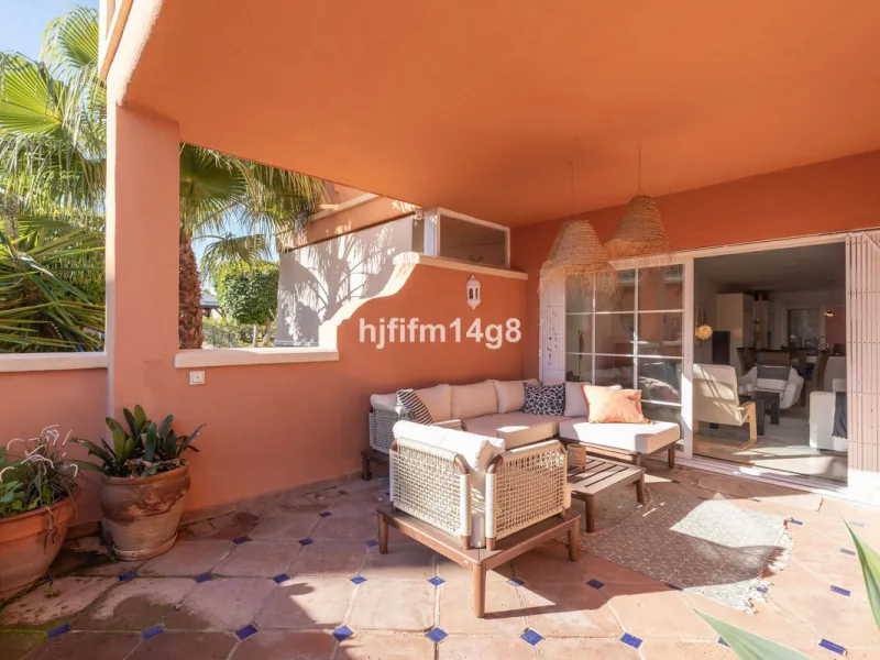 Apartment - Ground Floor Apartment в продаже в Marbella, Málaga. В доме 4 спален и 4 ванных комнат. Площадь дома 153 м². Площадь участка 30 м²