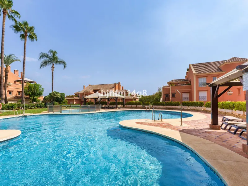 Apartment - Ground Floor Apartment в продаже в Marbella, Málaga. В доме 4 спален и 4 ванных комнат. Площадь дома 153 м². Площадь участка 30 м²