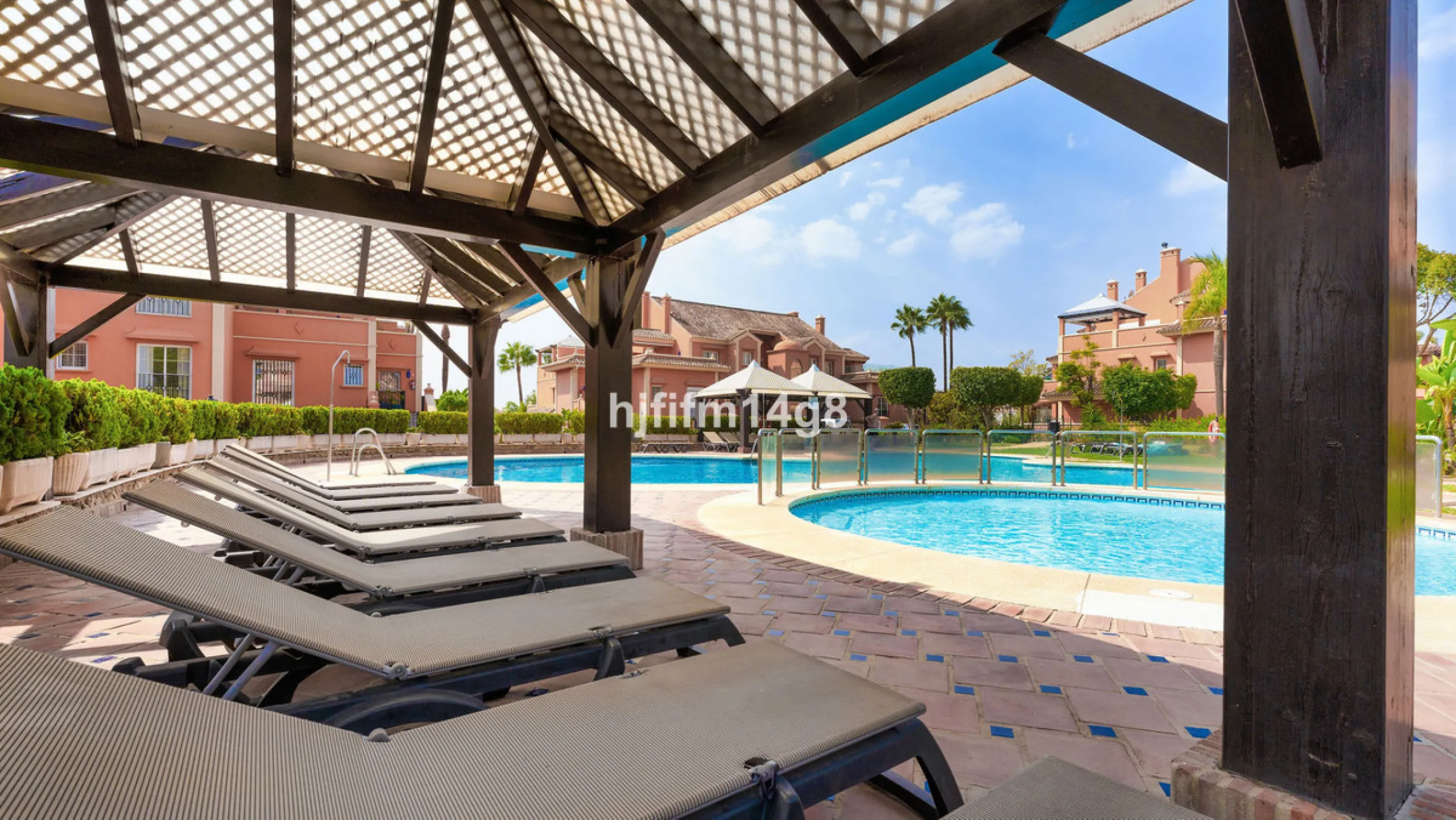 Apartment - Ground Floor Apartment в продаже в Marbella, Málaga. В доме 4 спален и 4 ванных комнат. Площадь дома 153 м². Площадь участка 30 м²