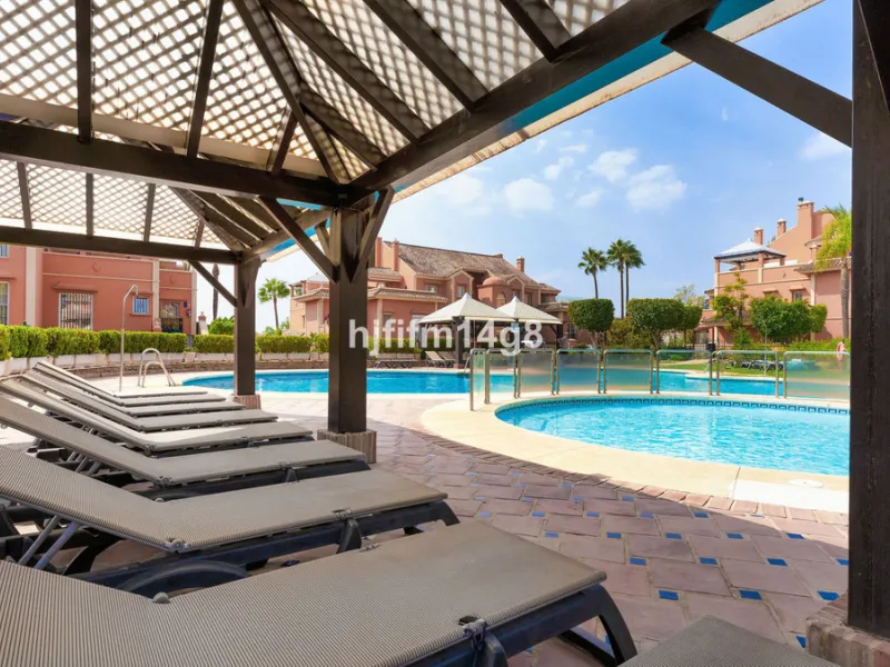 Apartment - Ground Floor Apartment в продаже в Marbella, Málaga. В доме 4 спален и 4 ванных комнат. Площадь дома 153 м². Площадь участка 30 м²
